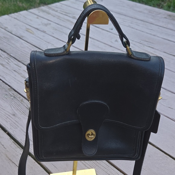 Coach Handbags - Coach Vintage Station 5130 Bag 1992 Black Leather $500 Estimated Retail GUC